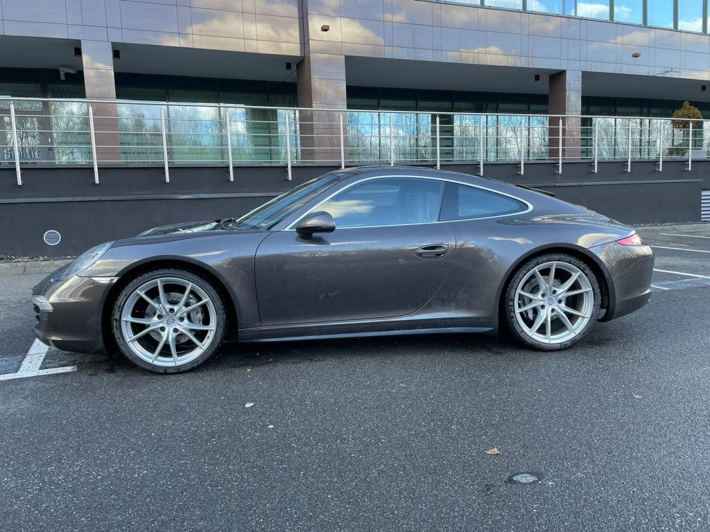 Sprzedam Porsche 911 carrera 4 gwarancja