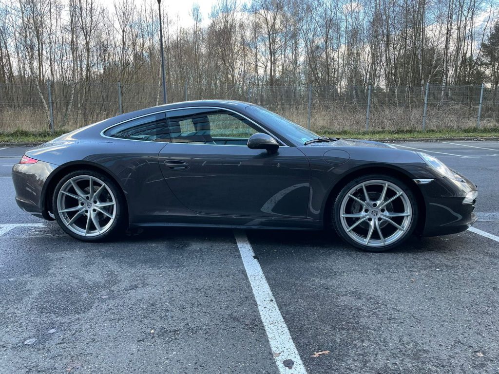 Sprzedam Porsche 911 carrera 4 gwarancja
